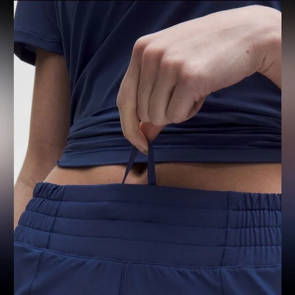 Lululemon Hotty Hot HR Short 2.5” Lined-NWT!!! - Picture 11 of 12